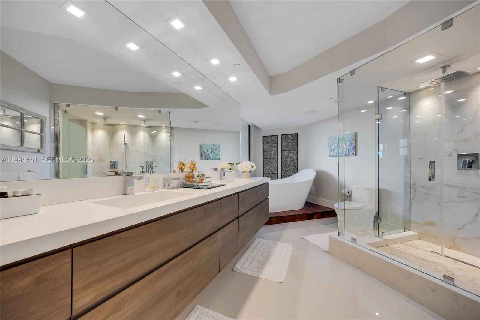 VILLA REGINA CONDO - Residential