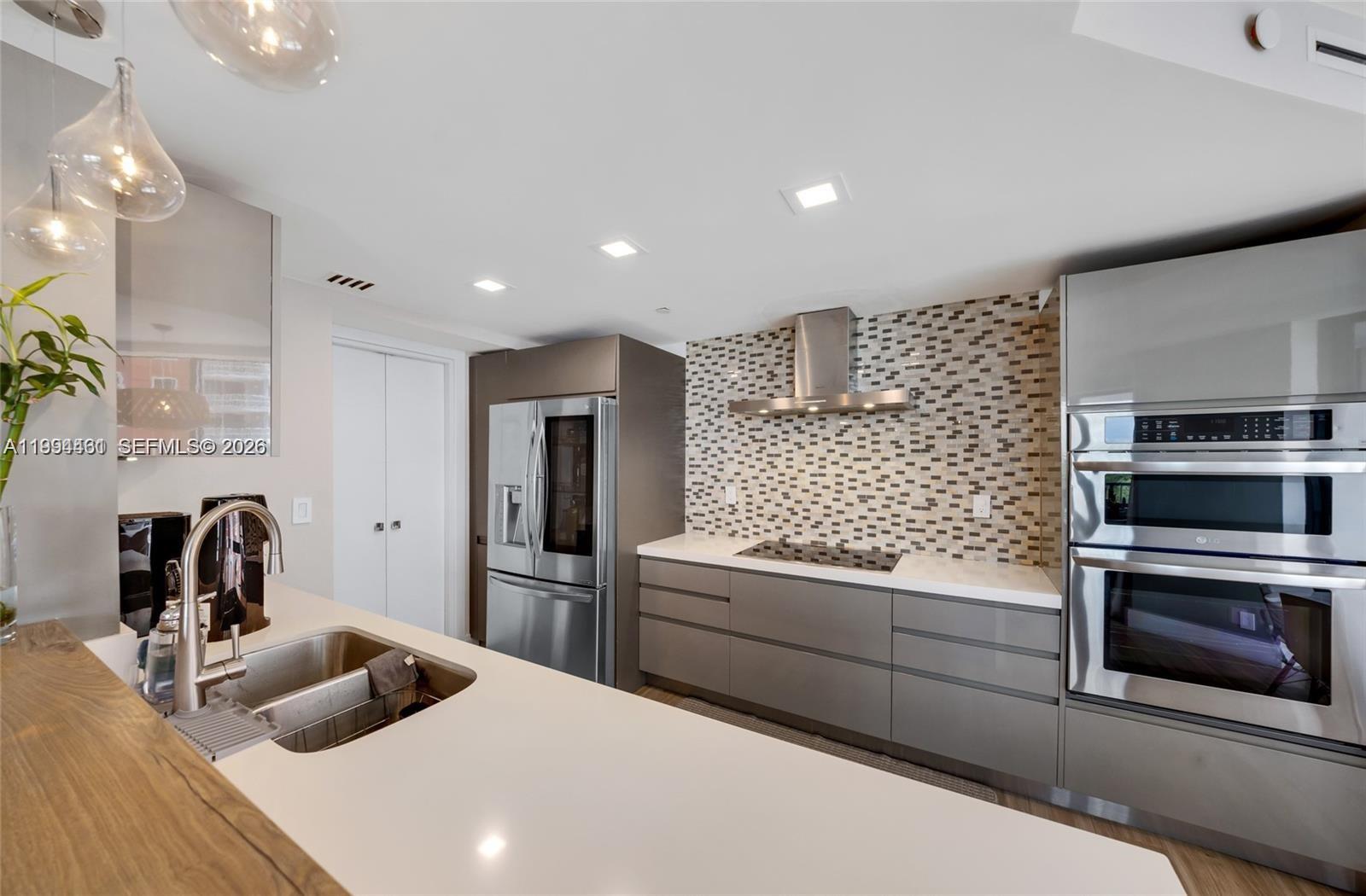 VILLA REGINA CONDO - Residential