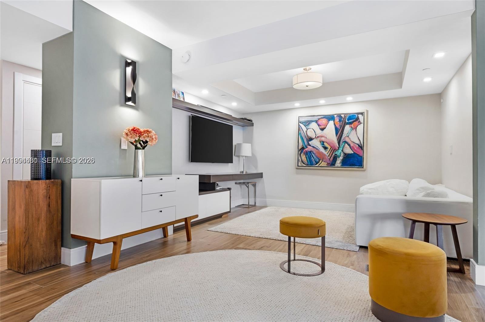 VILLA REGINA CONDO - Residential