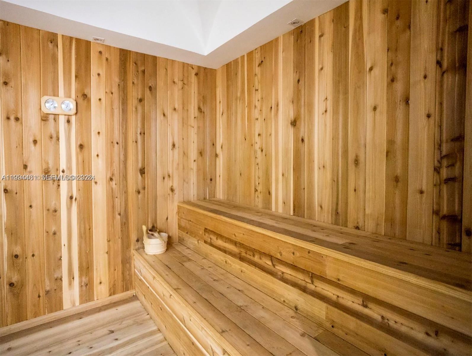 VILLA REGINA CONDO - Residential