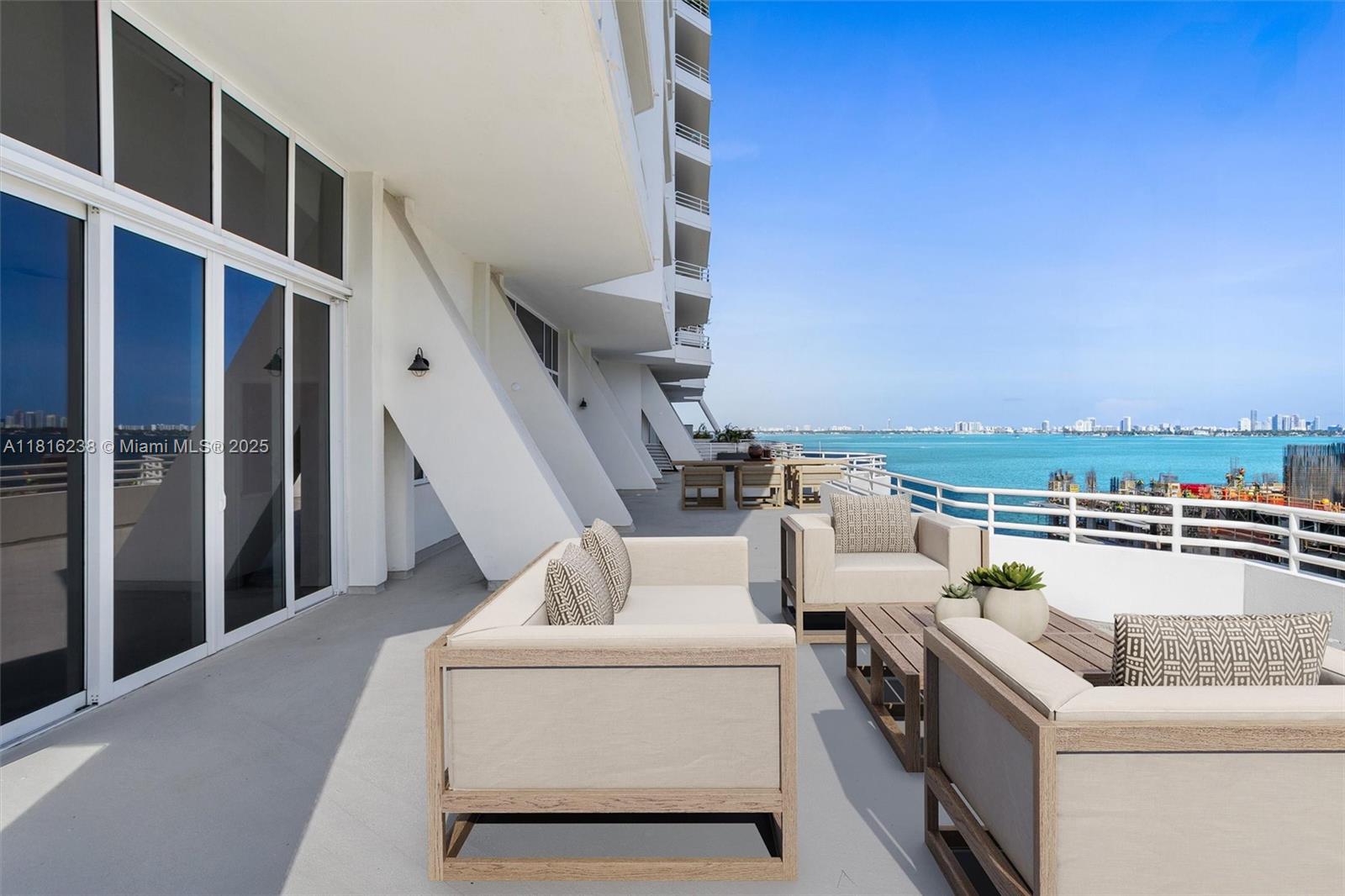 555 NE 34th St 802