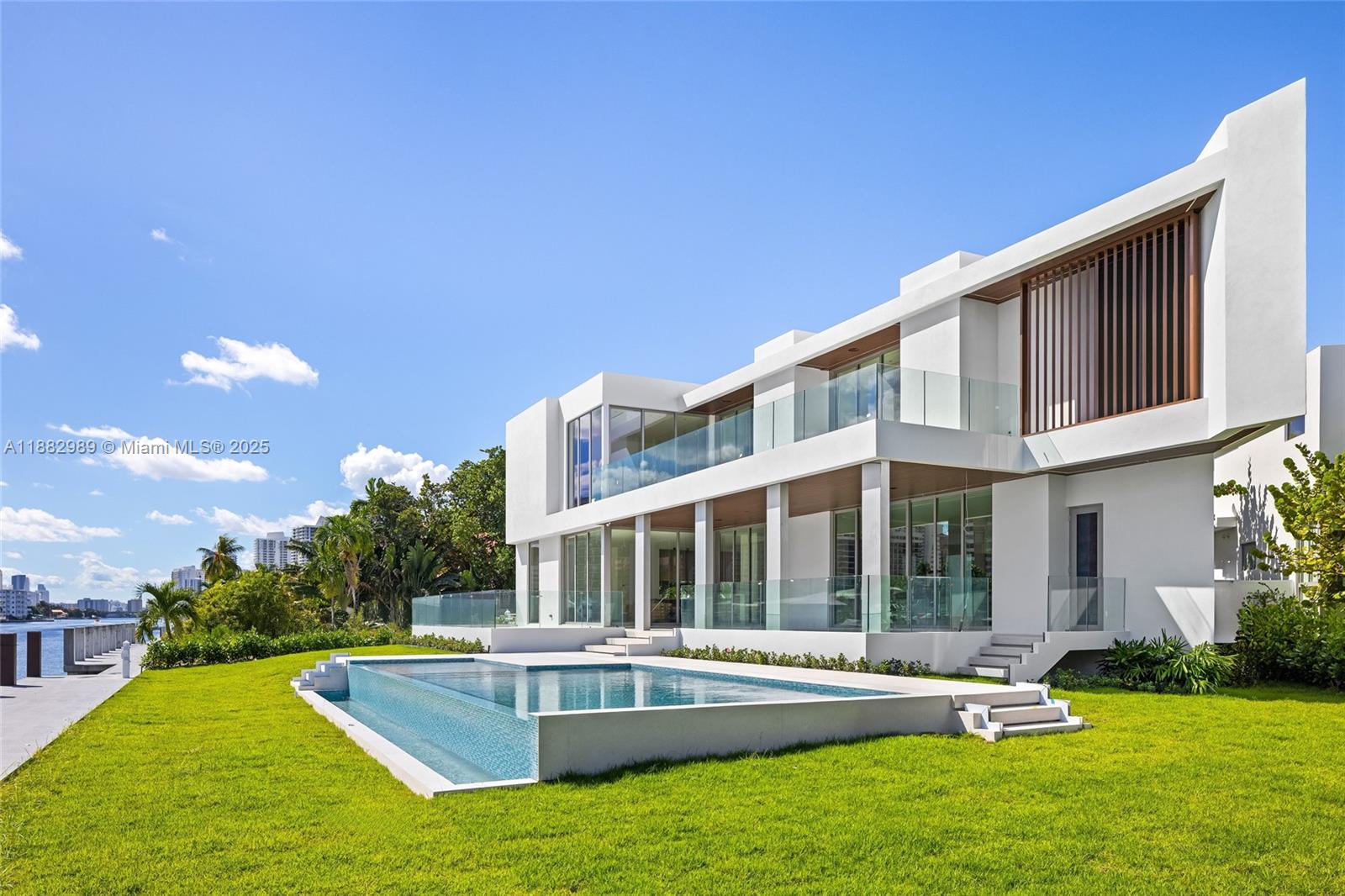 503 Palm Dr