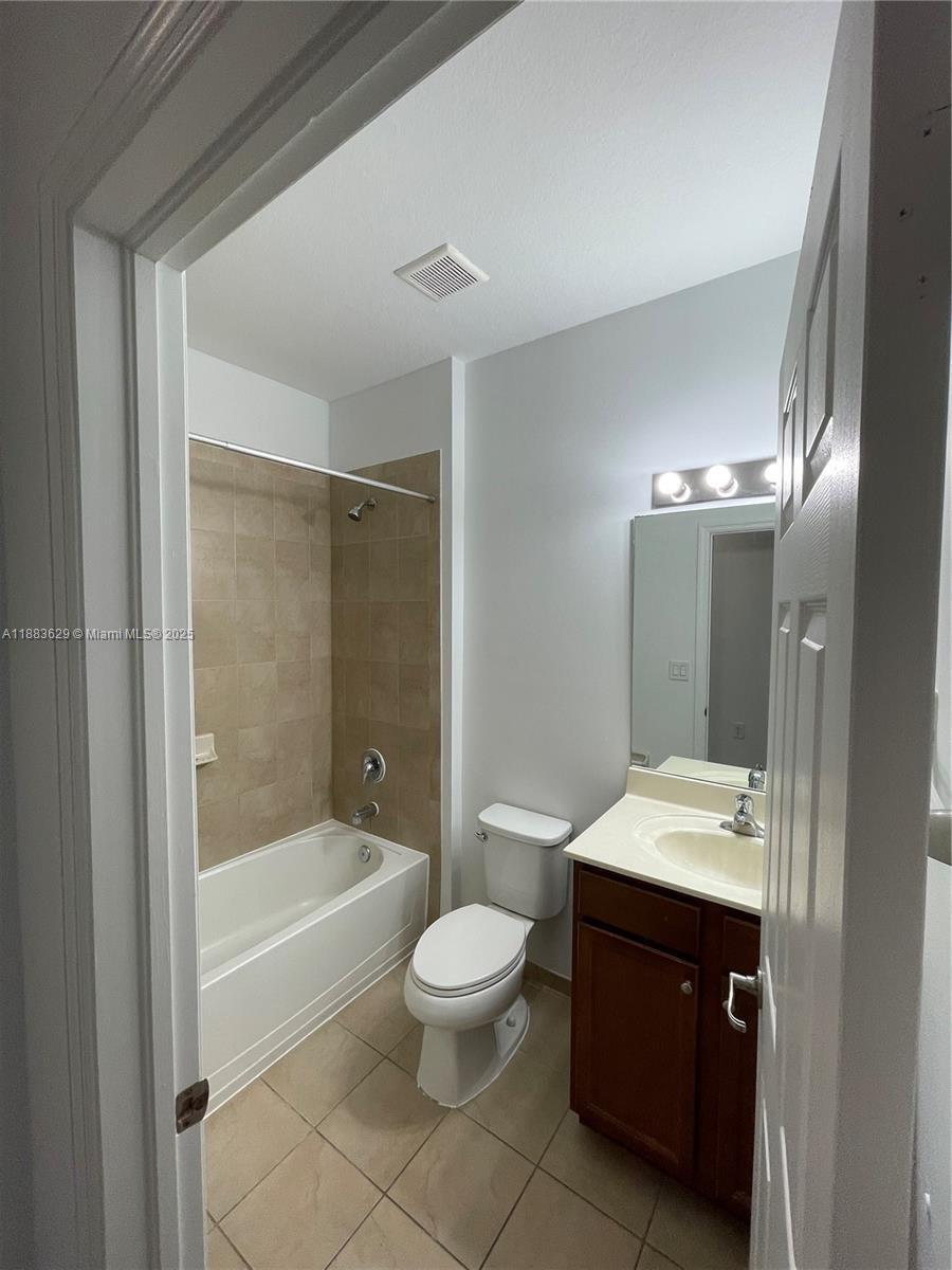 ST MAARTEN AT GRAND BAY C - Residential Lease