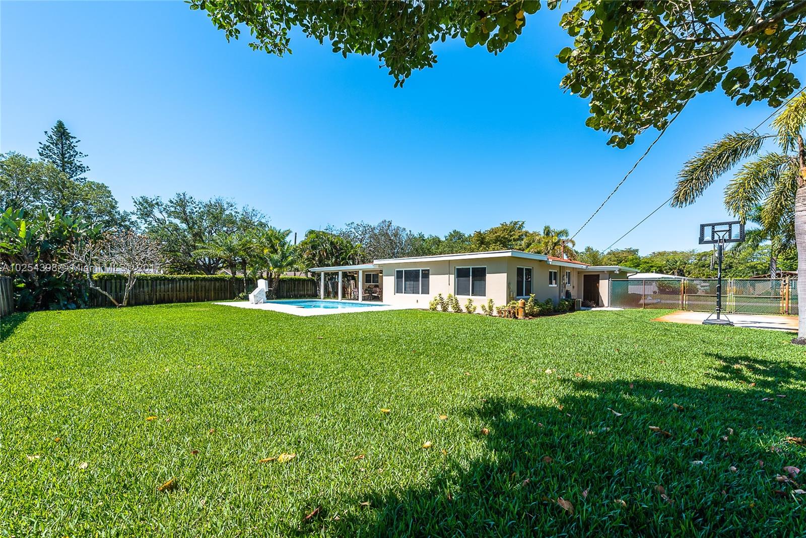 PLANTATION GARDENS 4TH SE - Residential