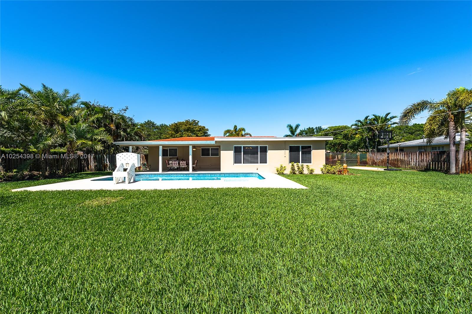 PLANTATION GARDENS 4TH SE - Residential