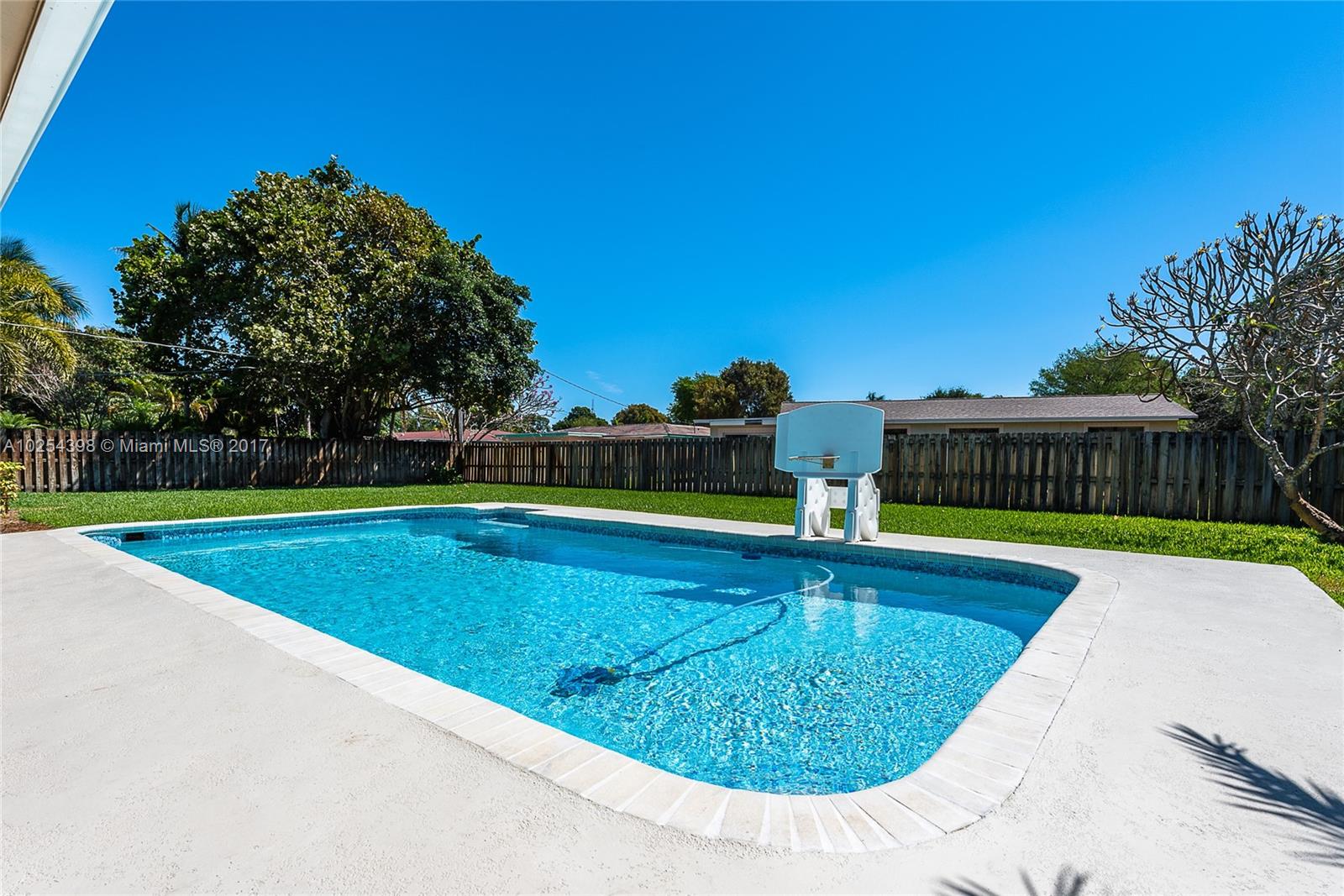 PLANTATION GARDENS 4TH SE - Residential