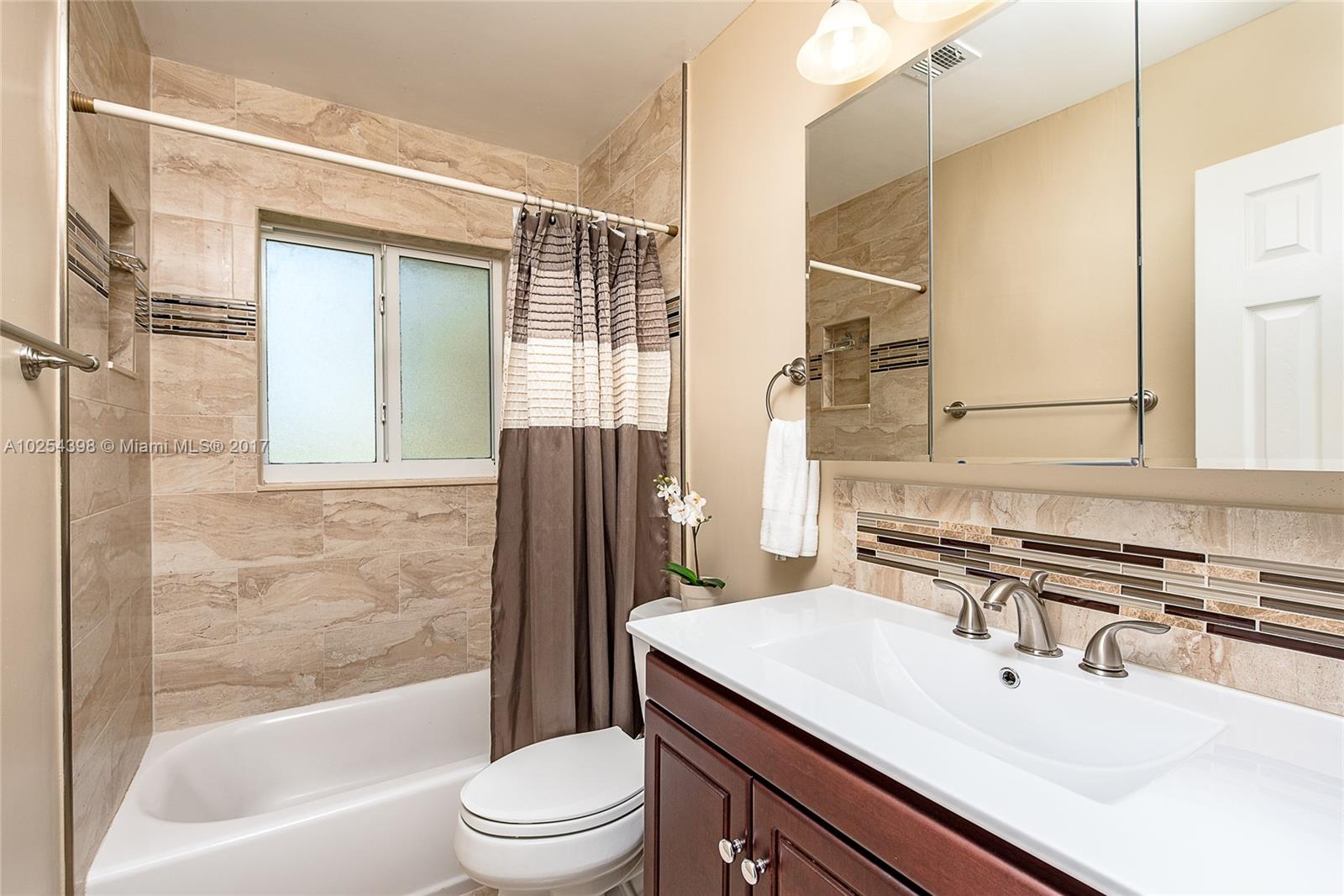 PLANTATION GARDENS 4TH SE - Residential