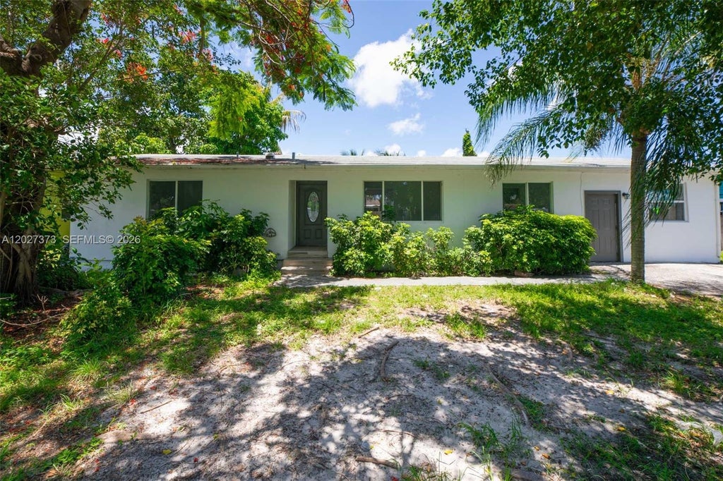 Photo of 3327 Sapphire Rd, Lake Worth, FL 33462 (MLS # A12027373)