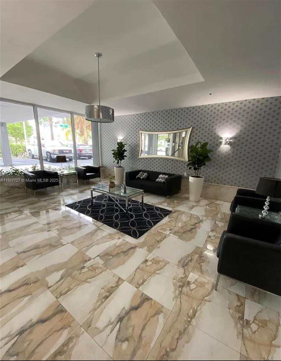 1255 Collins Ave 608