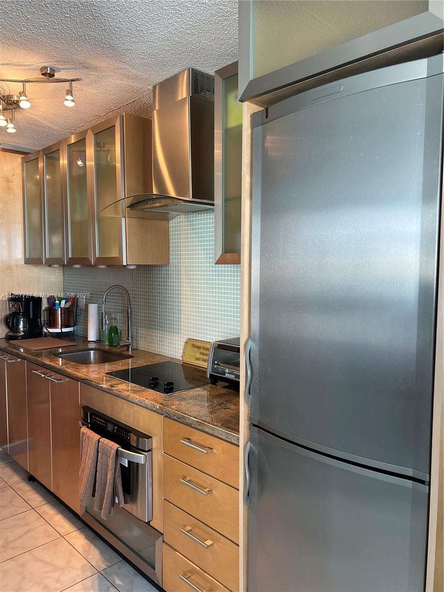1255 Collins Ave 608