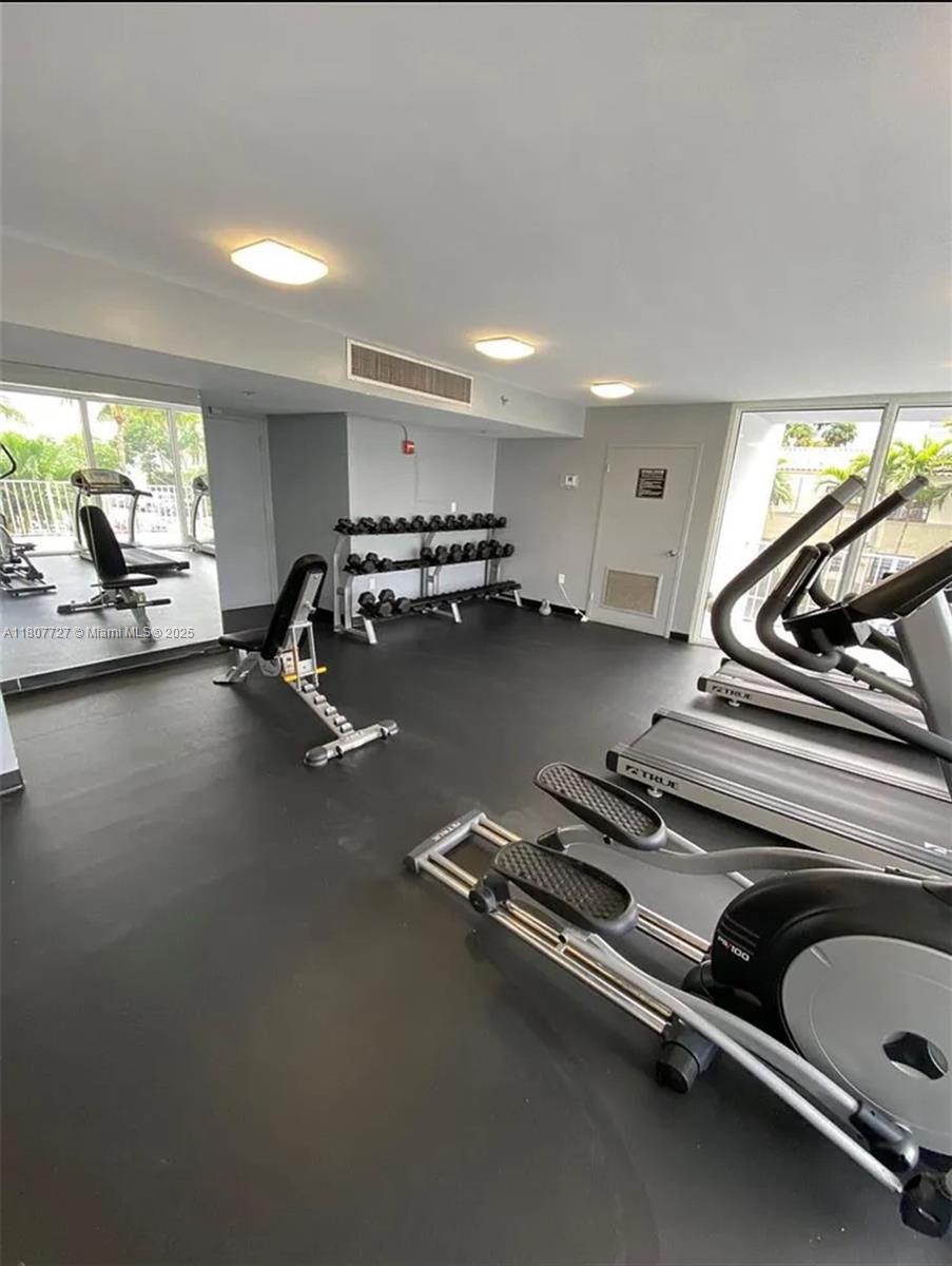 1255 Collins Ave 608