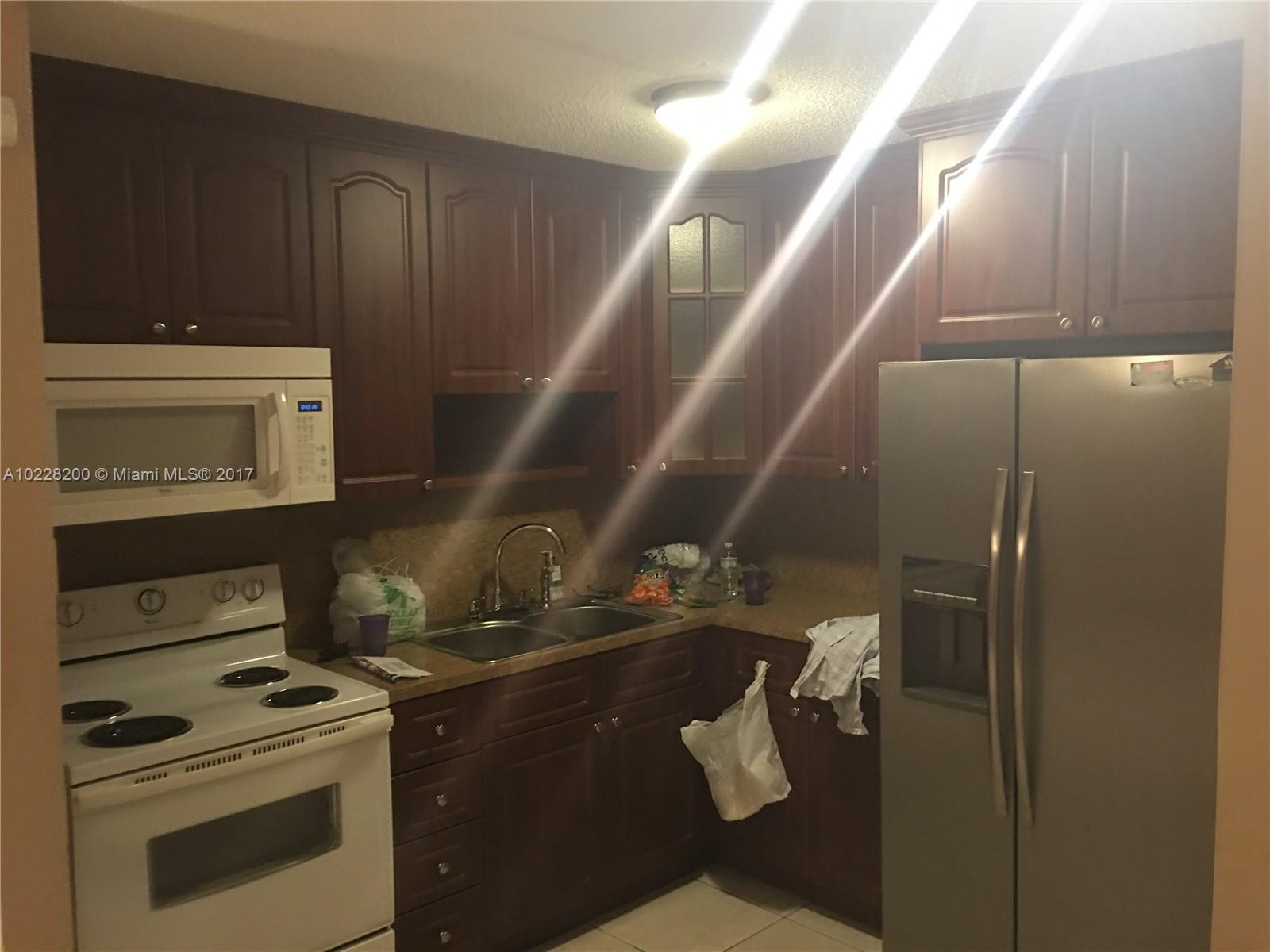 HURRY COME SEE THIS LOVELY UNIT ON THE FIRST FLOOR. TILED THROUGHOUT, GREAT SCHOOLS, CLOSE TO AVENTURA MALL, RESTAURANTS.....