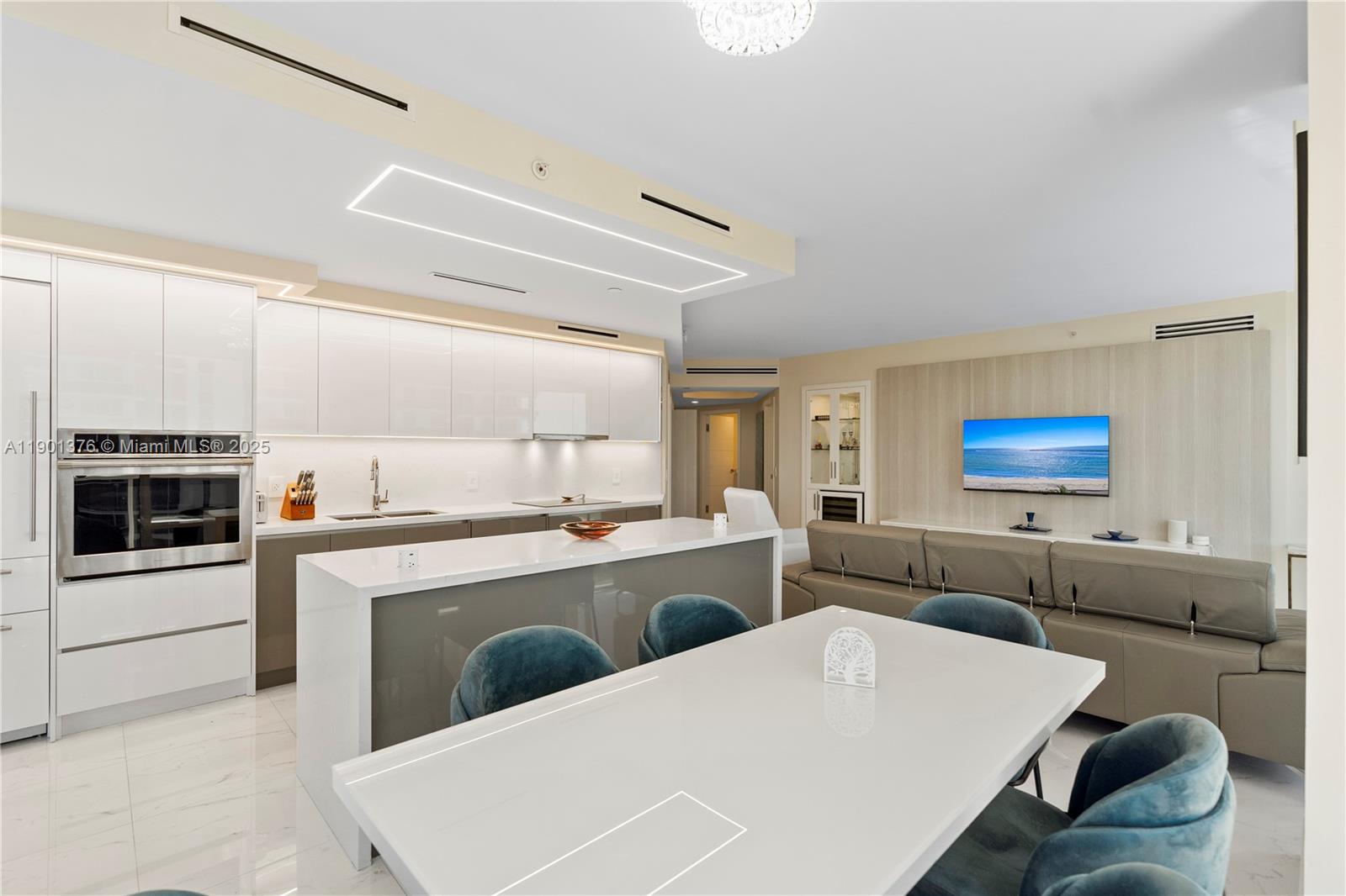 BLUE DIAMOND CONDO - Residential