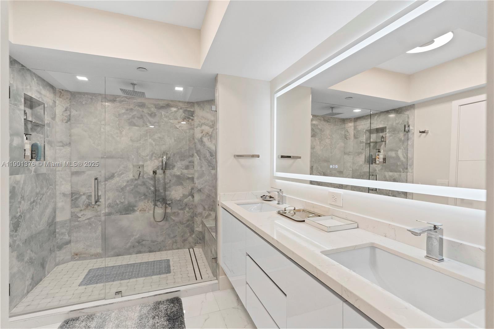 BLUE DIAMOND CONDO - Residential