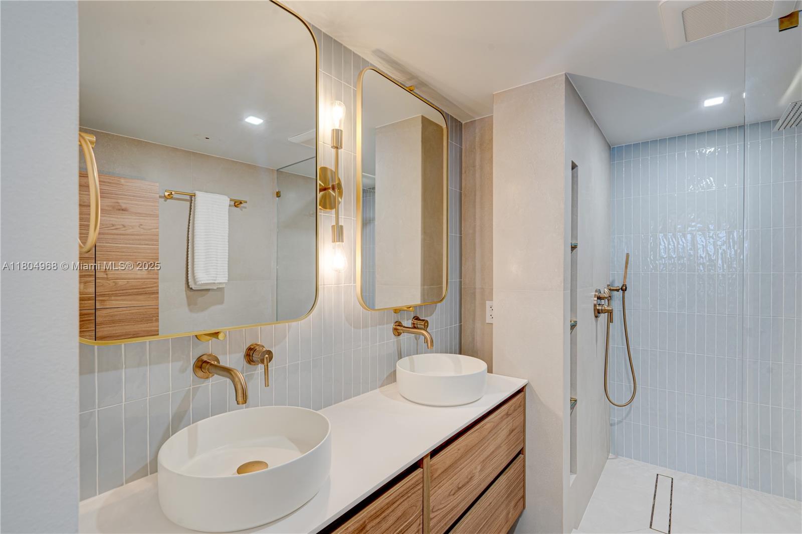 RENAISSANCE OF POMPANO BE - Residential Lease