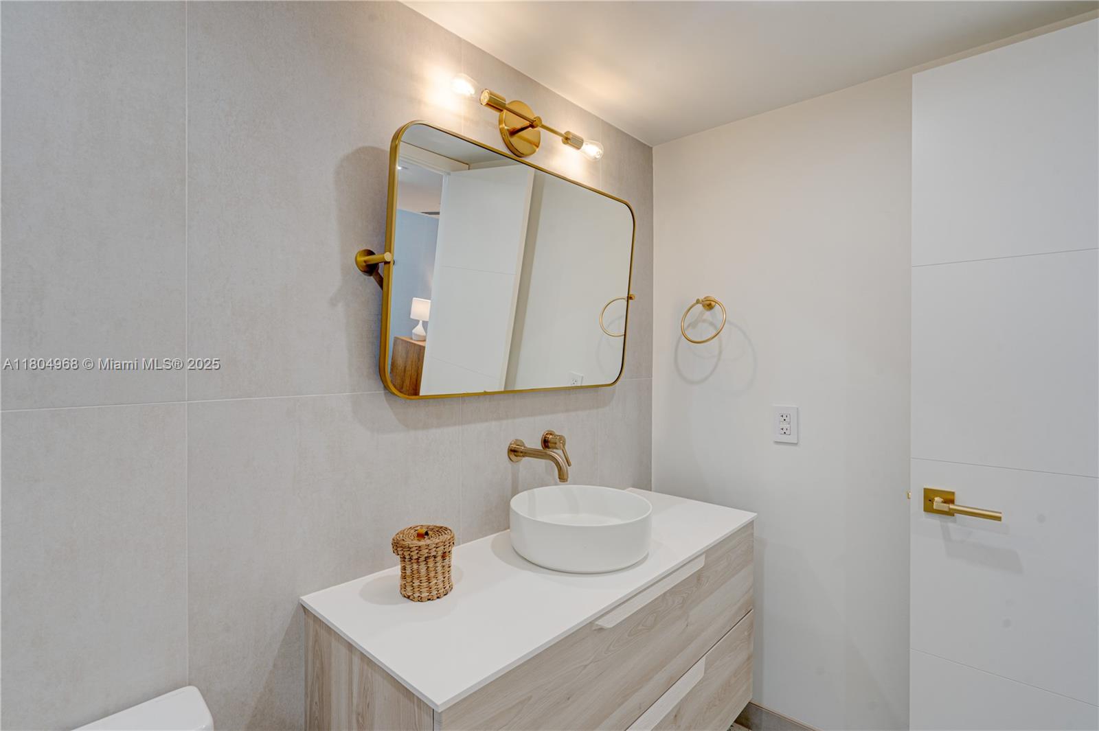 RENAISSANCE OF POMPANO BE - Residential Lease