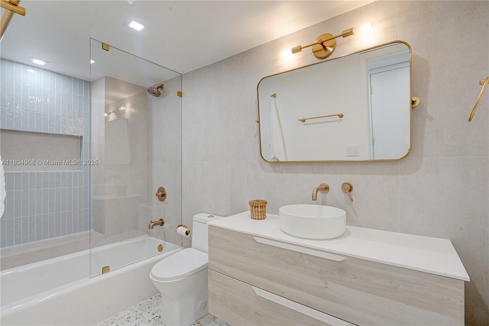 RENAISSANCE OF POMPANO BE - Residential Lease