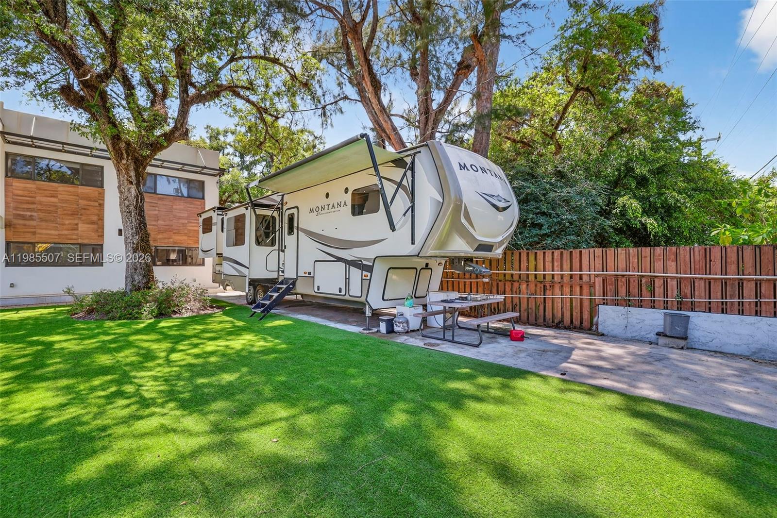 RIVERLAND MANORS - Residential