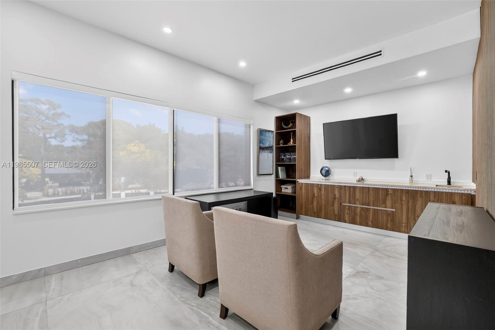 RIVERLAND MANORS - Residential