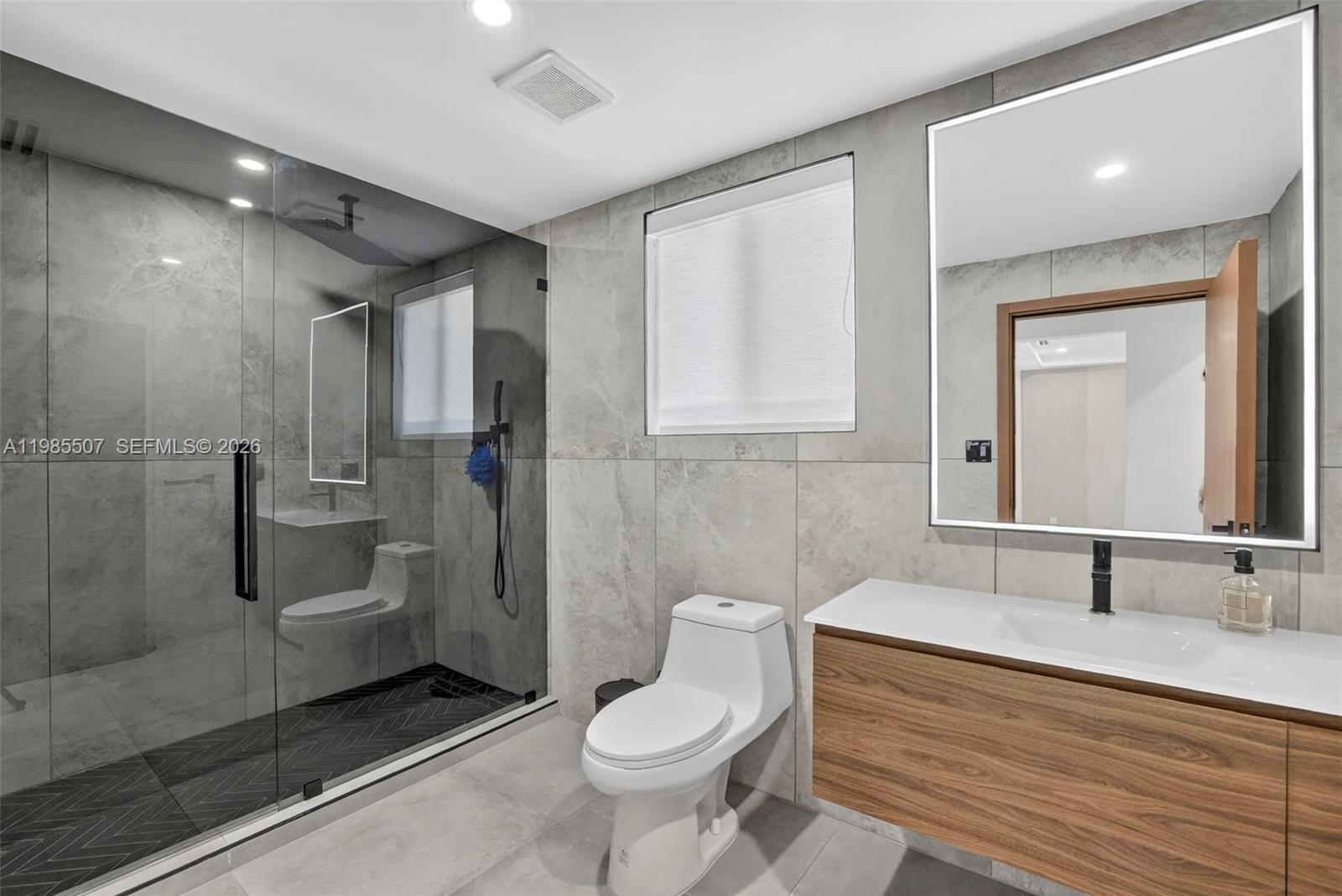 RIVERLAND MANORS - Residential