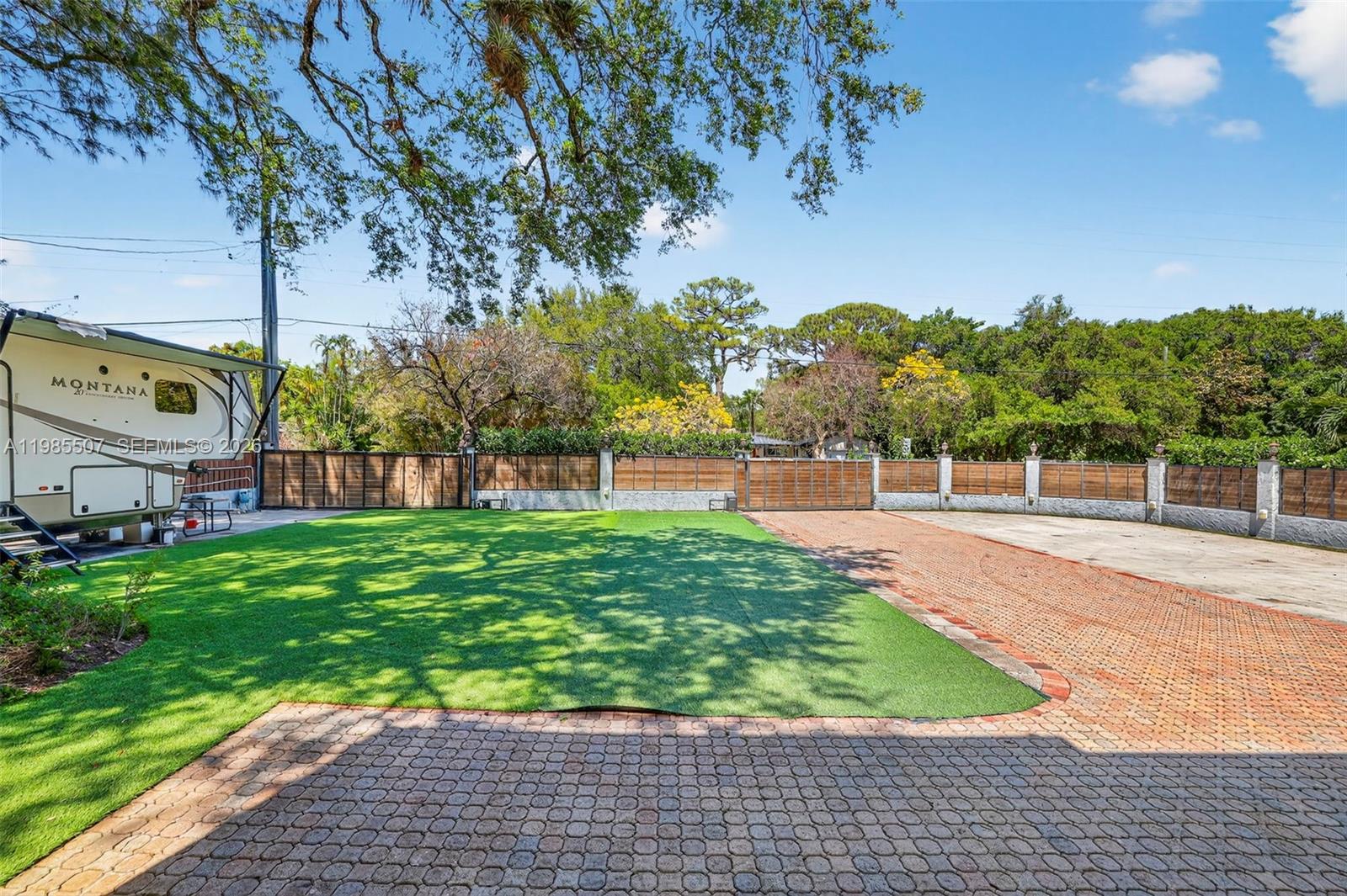 RIVERLAND MANORS - Residential