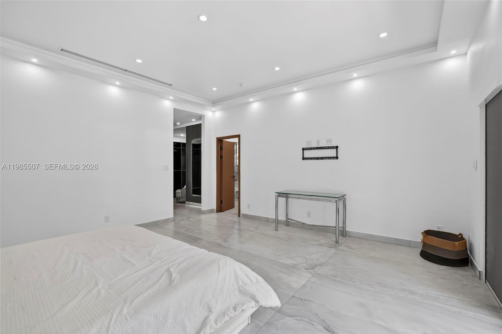 RIVERLAND MANORS - Residential