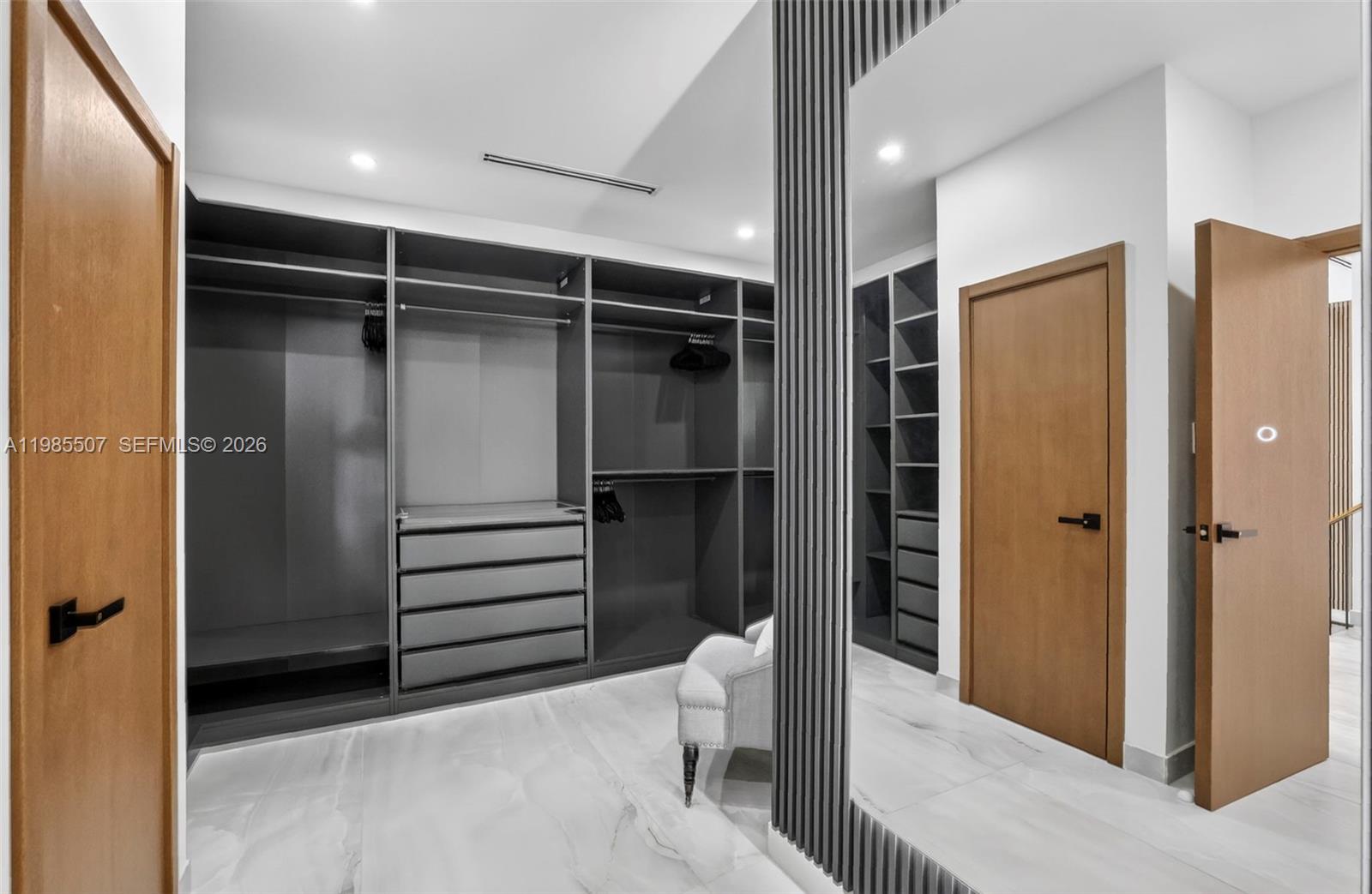 RIVERLAND MANORS - Residential