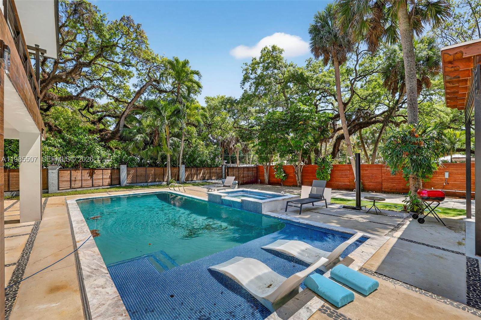 RIVERLAND MANORS - Residential