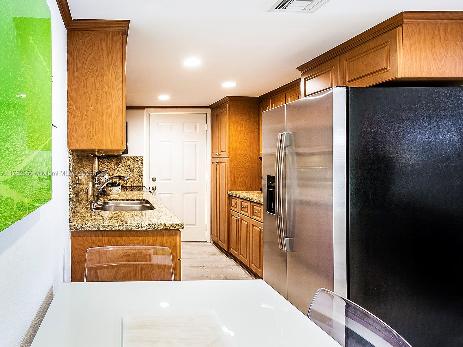 518 Condo 518 Euclid Av - Residential