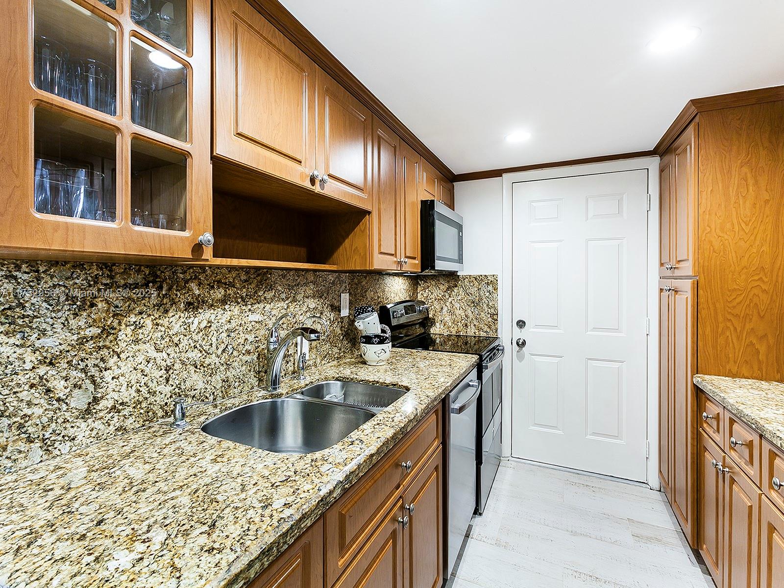 518 Condo 518 Euclid Av - Residential