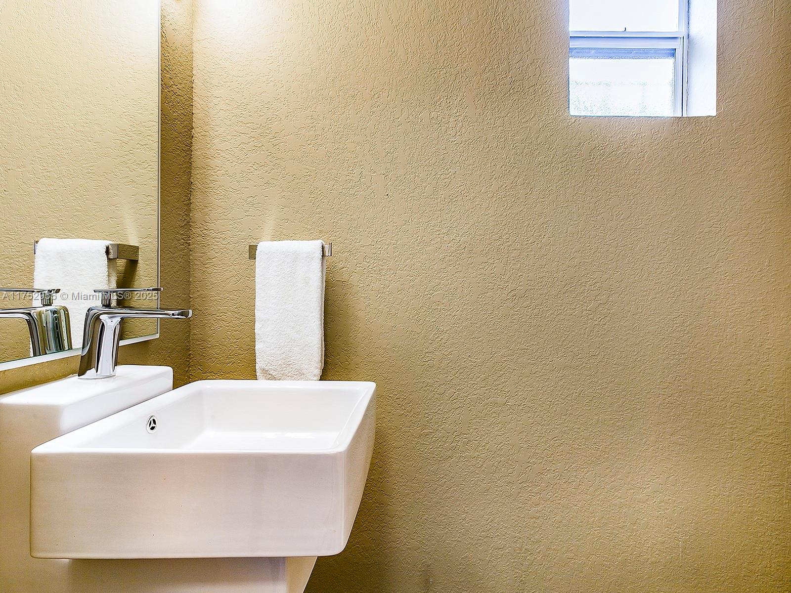 518 Condo 518 Euclid Av - Residential