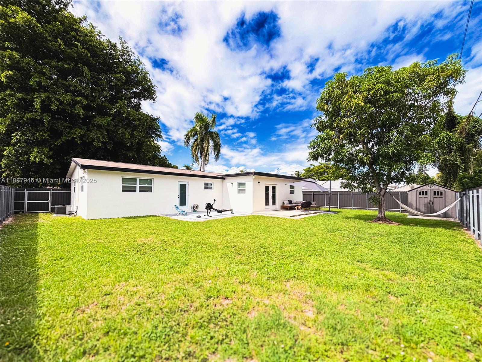 PINE TREE MANOR SEC 1 - Residential