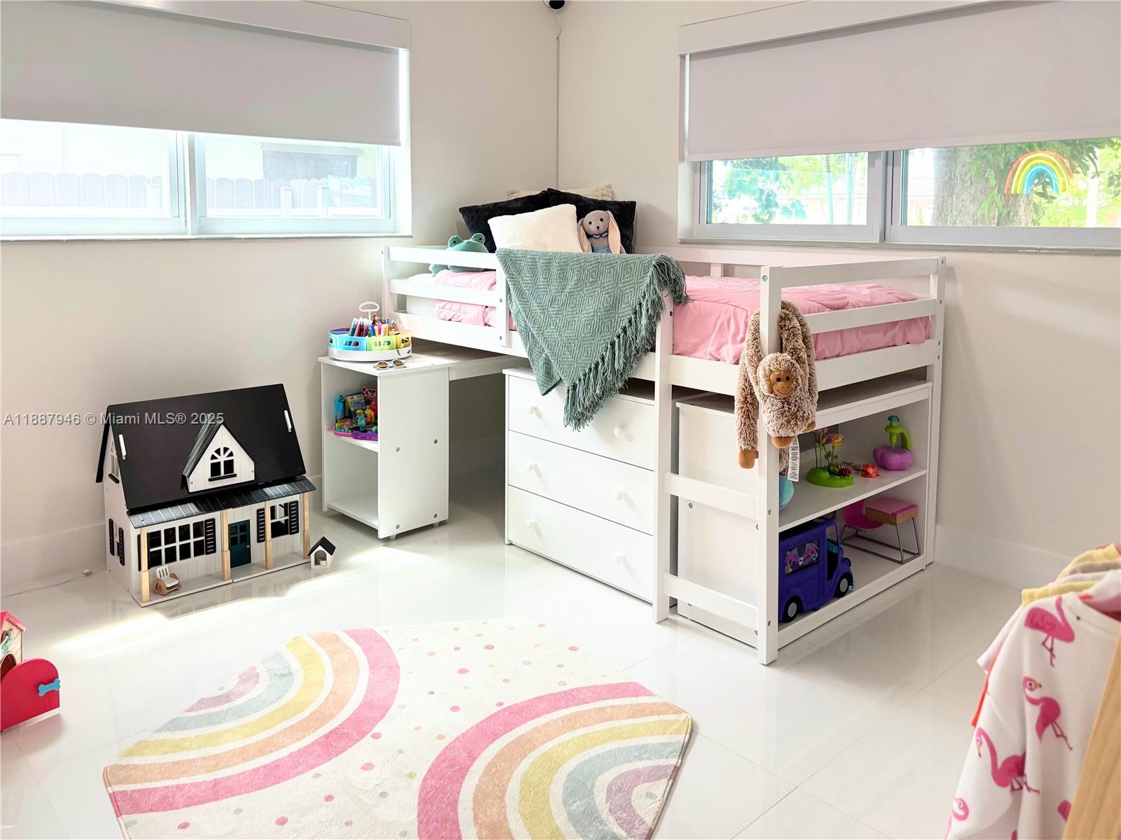 PINE TREE MANOR SEC 1 - Residential