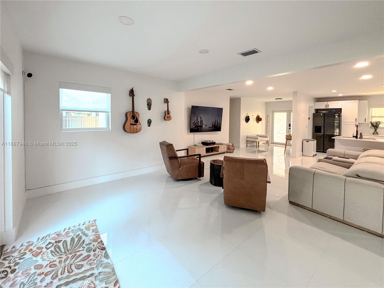 PINE TREE MANOR SEC 1 - Residential