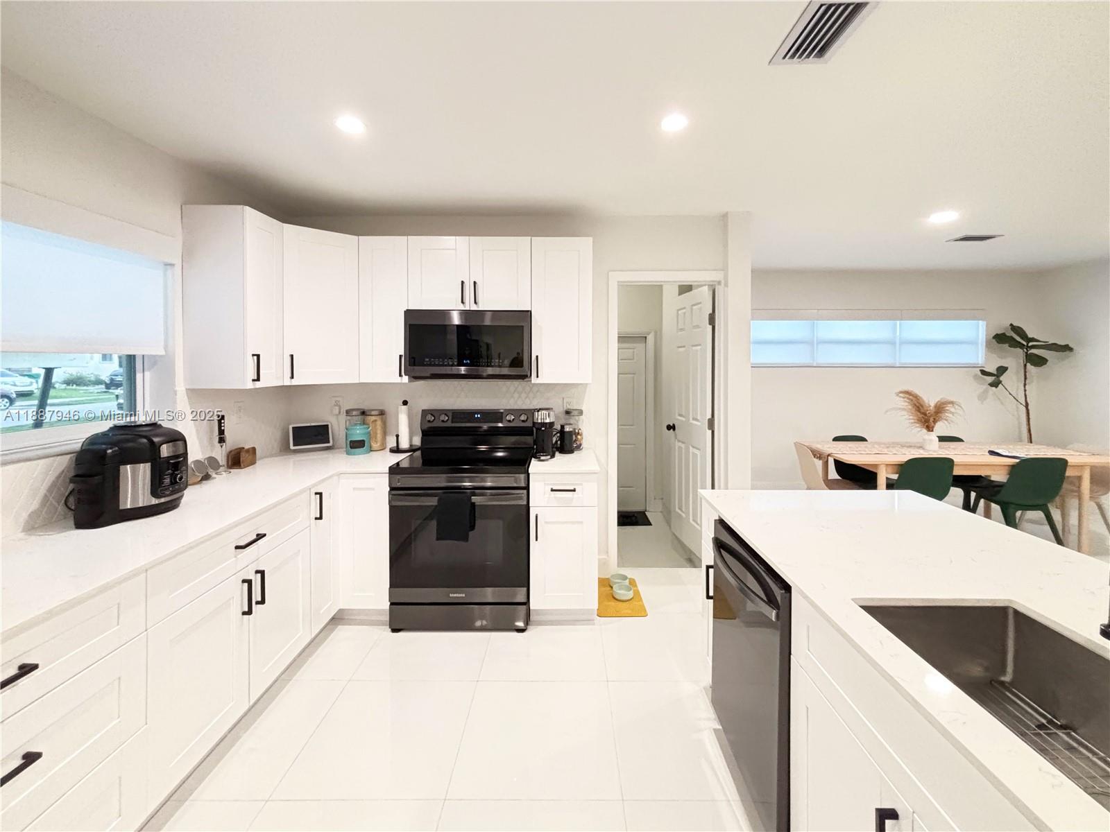 PINE TREE MANOR SEC 1 - Residential