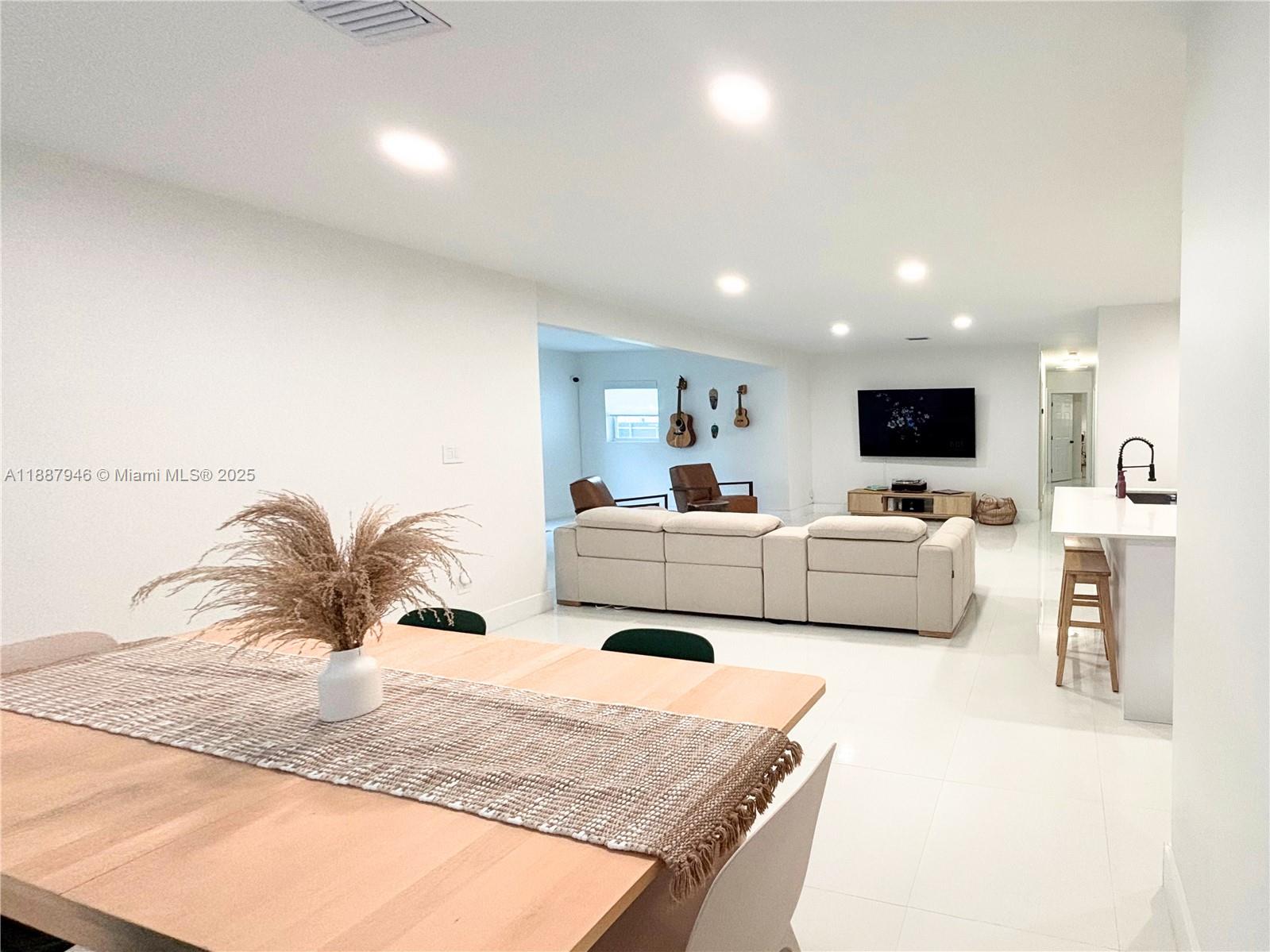 PINE TREE MANOR SEC 1 - Residential