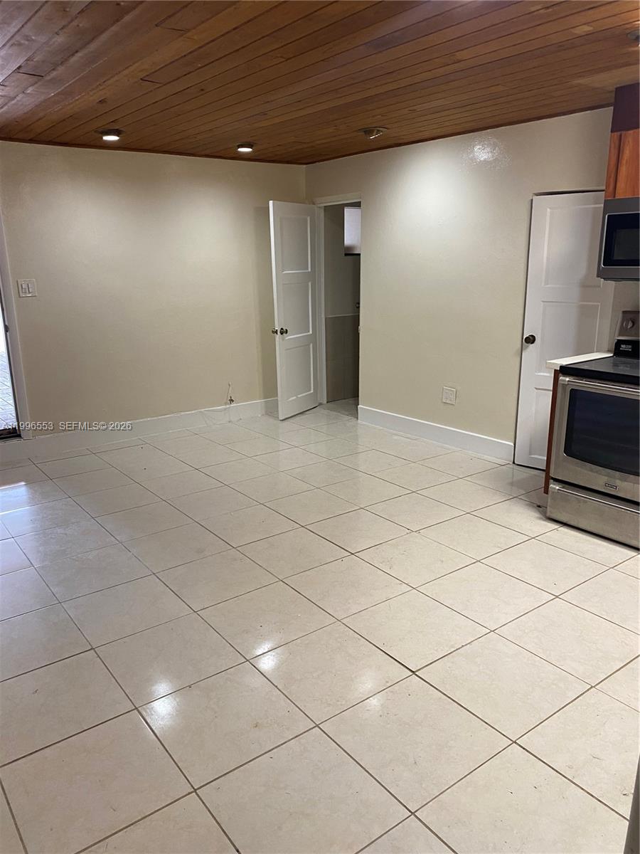 LAWRENCE ESTATE LAND CO - Residential Lease