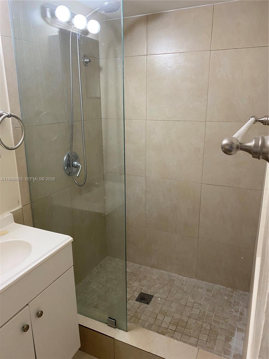 LAWRENCE ESTATE LAND CO - Residential Lease