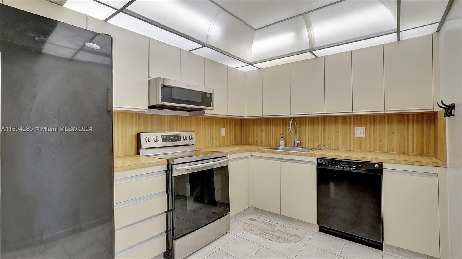 OLYMPUS CONDO PHASE - Residential