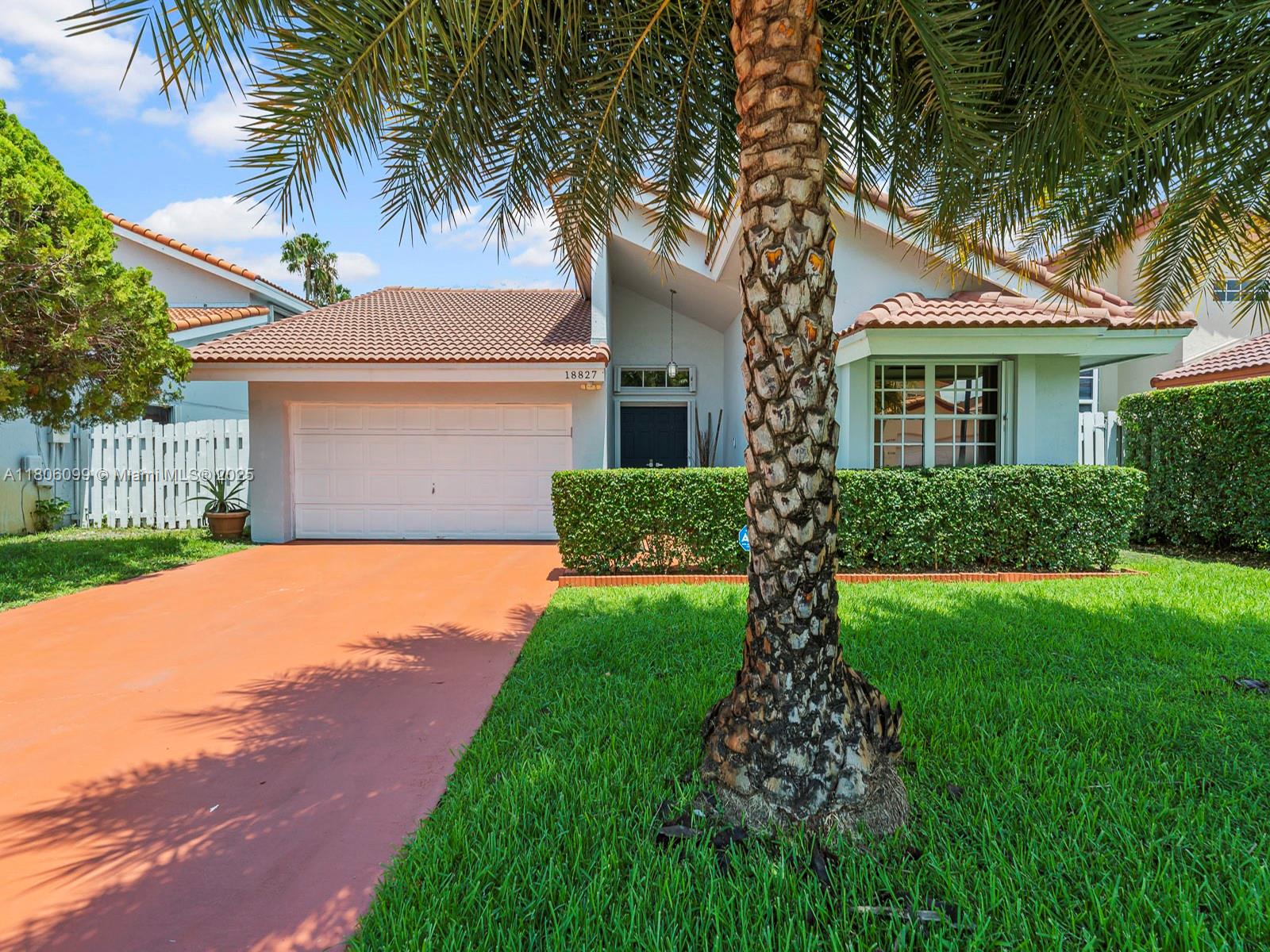 18827 Nw 82nd Pl, Miami, Broward County, Florida - 3 Bedrooms  
2 Bathrooms - 