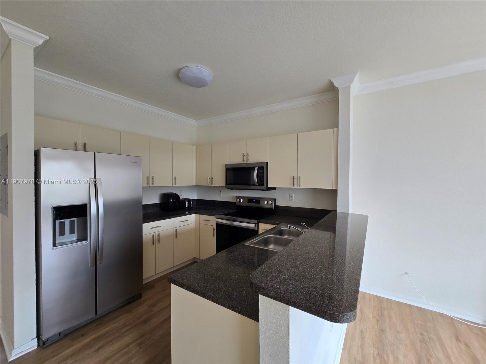 EUREKA PALM GARDEN - Residential