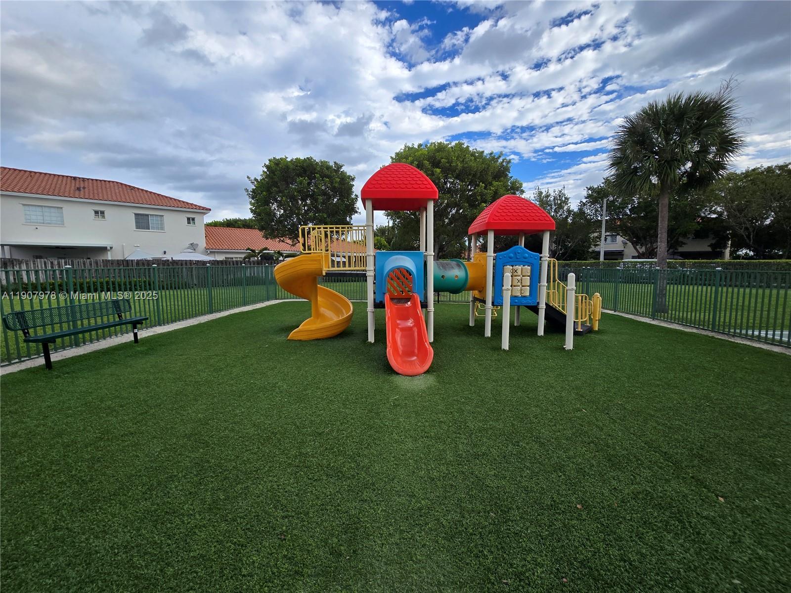 EUREKA PALM GARDEN - Residential