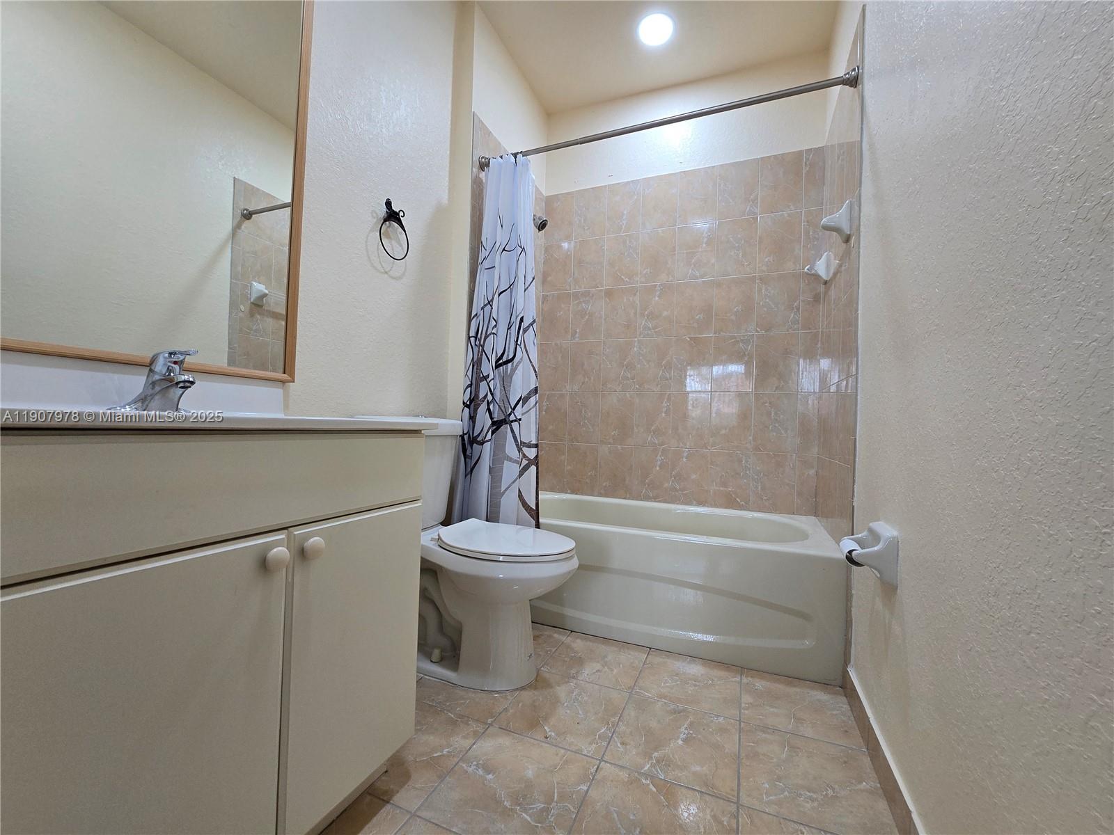 EUREKA PALM GARDEN - Residential