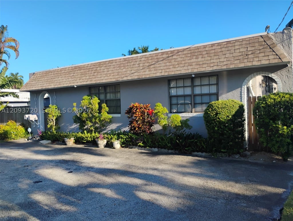 Photo of 1016 NE 34th Ct #B, Oakland Park, FL 33334 (MLS # A12093720)