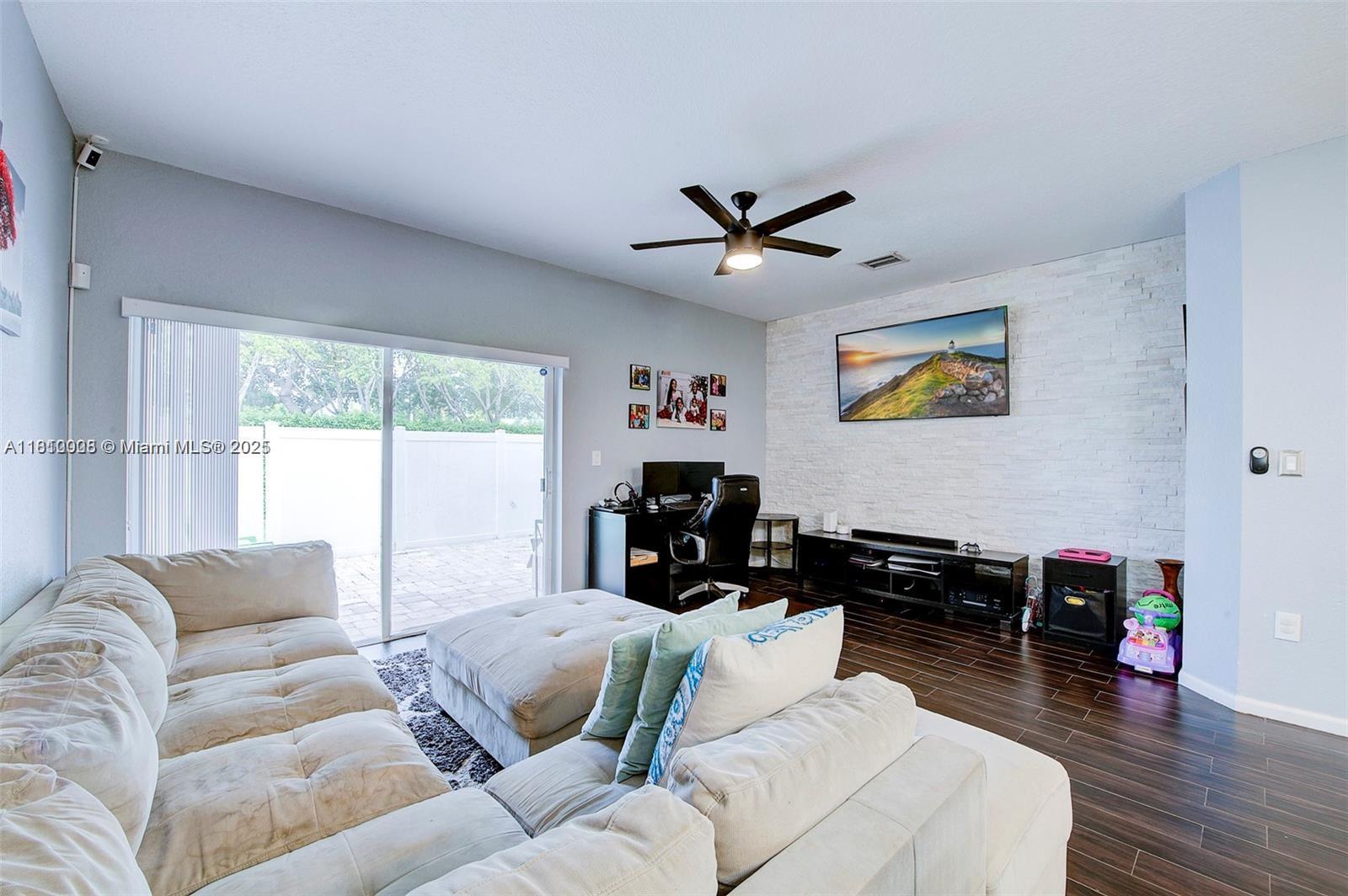 CATALINA PLACE - Residential