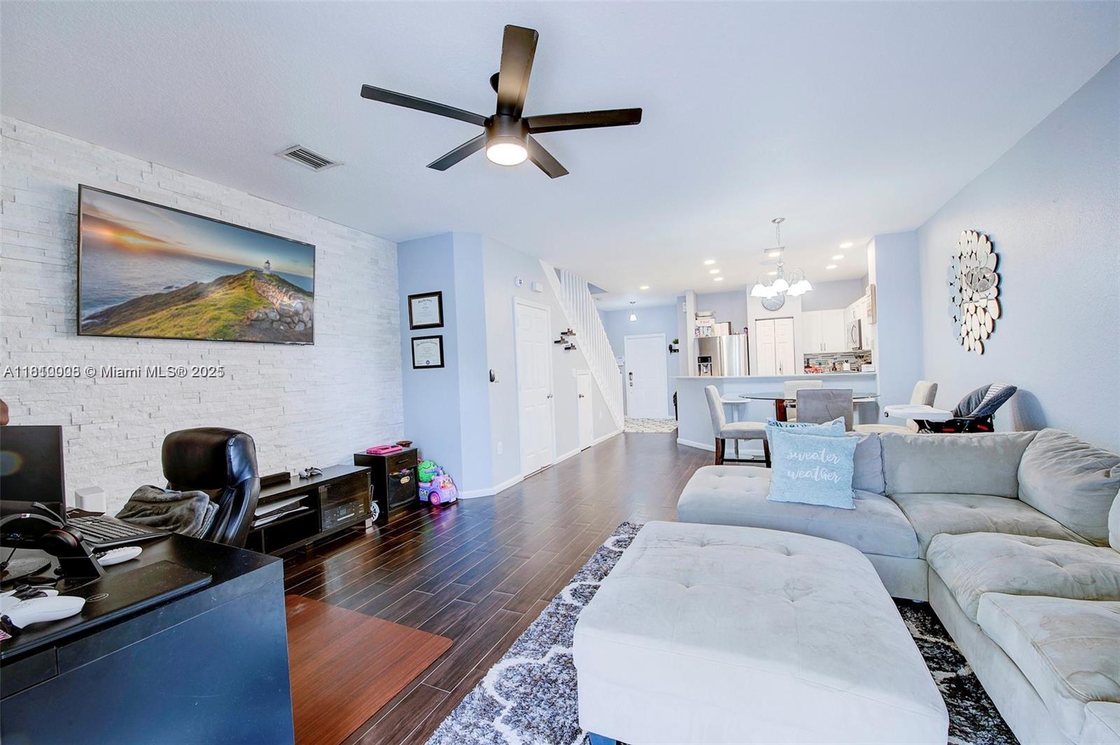 CATALINA PLACE - Residential