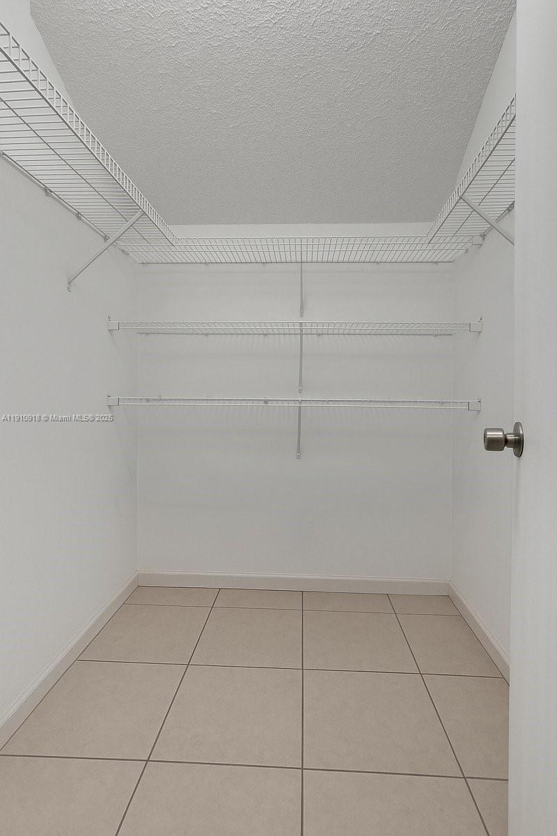 KENDALE LAKES NORTH SEC 7 - Residential