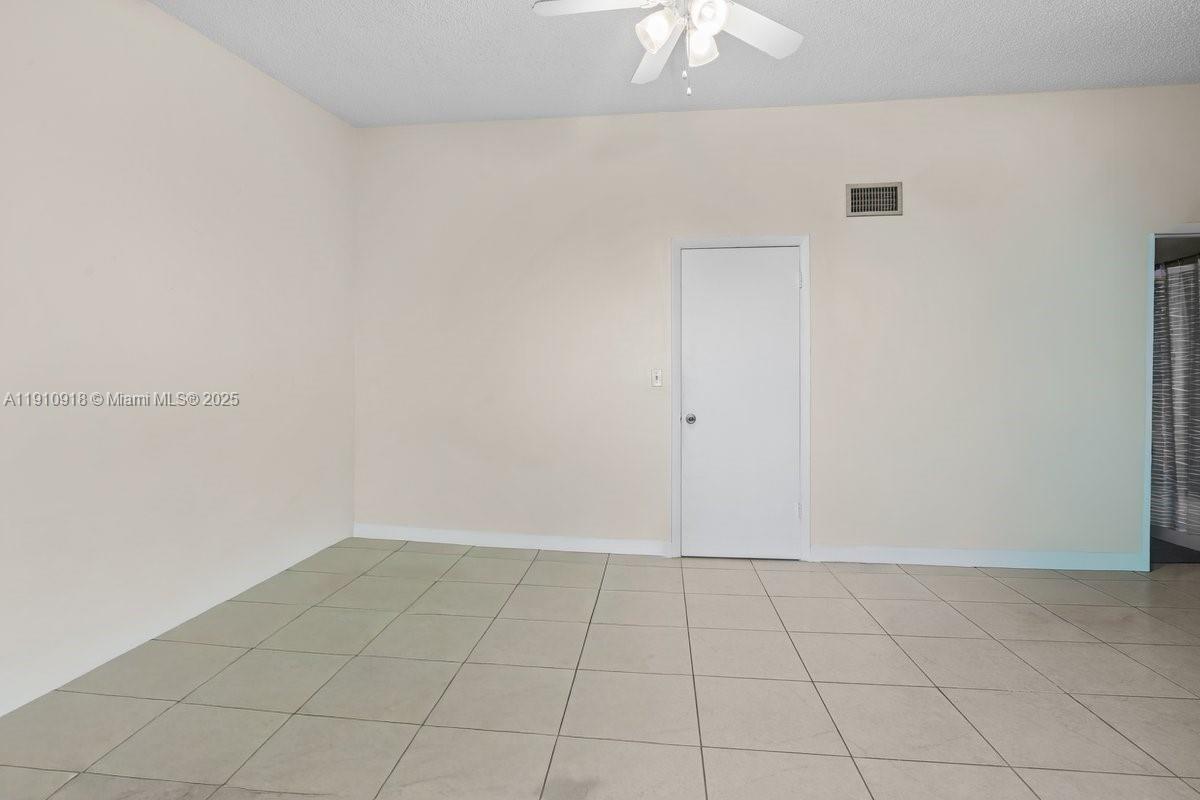 KENDALE LAKES NORTH SEC 7 - Residential