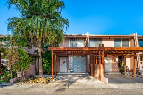 14105 SW Kendale Lakes Cir Miami FL 33183