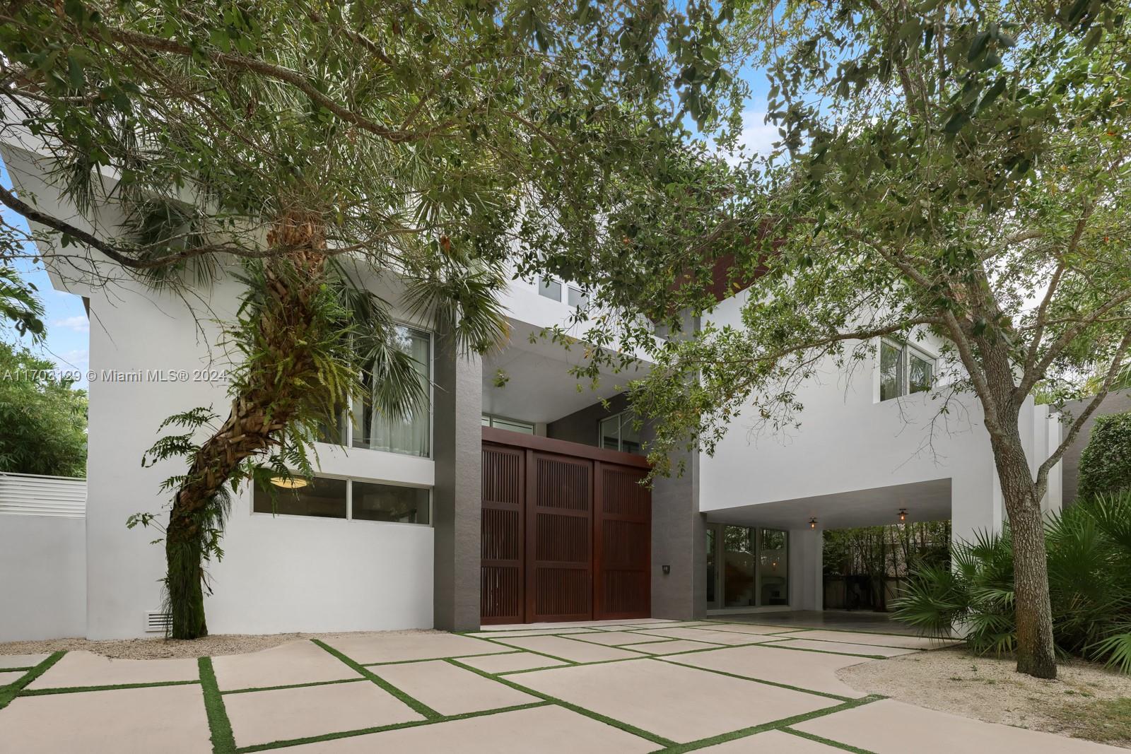 545 Sabal Palm Dr